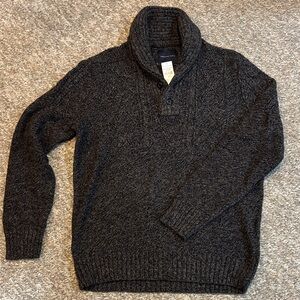 Men’s American Eagle outfitter sweater 2-button, size L NWT